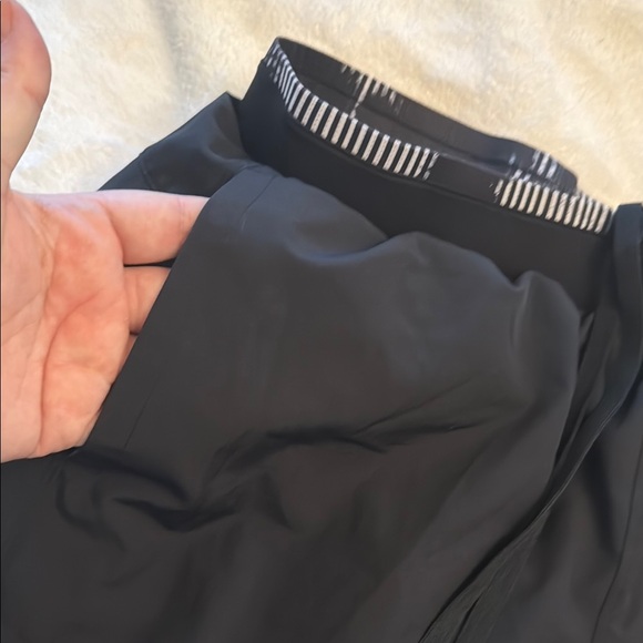 Fabletics Shorts Medium - Picture 5 of 6